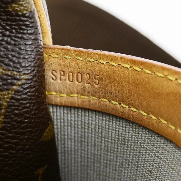 LOUIS VUITTON Reporter PM Crossbody Shoulder Bag Monogram Leather - Picture 2 of 16